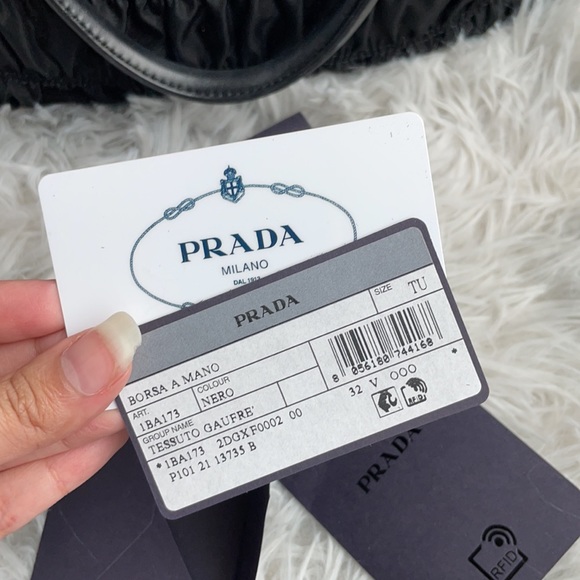 PRADA tote - Picture 7 of 7